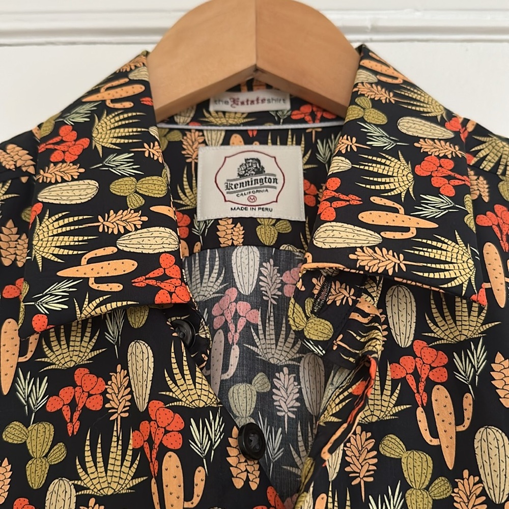 NWOT Kennington "The Estate Shirt" Cacti Print Short Sleeve Button Up